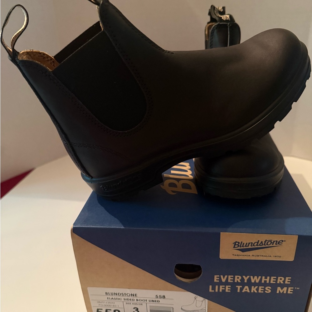 Blundstone Black Chelsea-Style Elastic Sided Boots - Picture 3 of 7